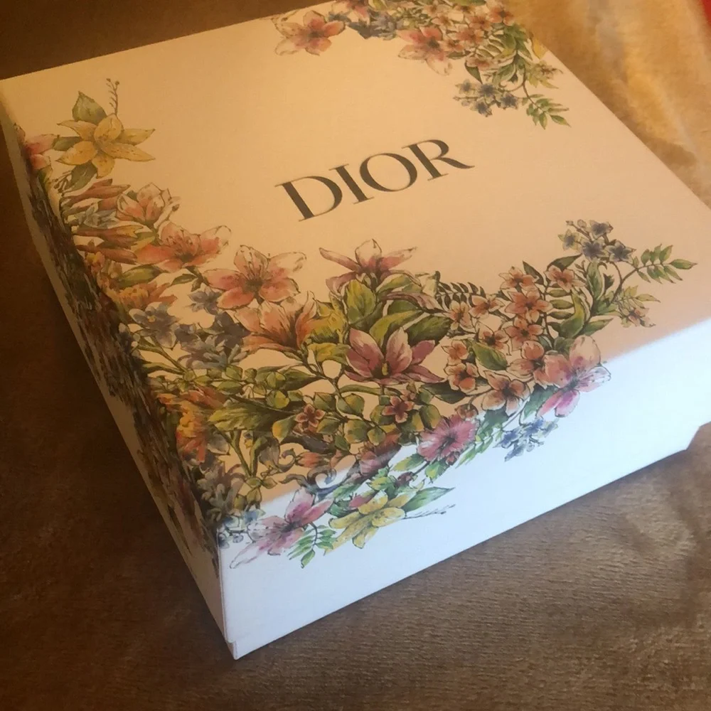 Box - Picture 2 of 4